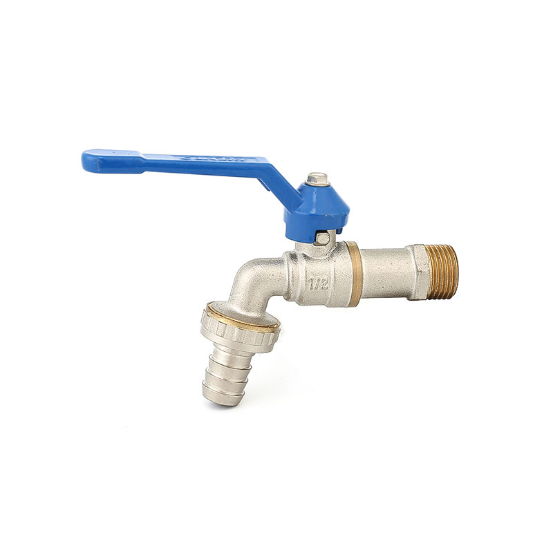 Robinet de lavage en laiton de type classique AMT-7017